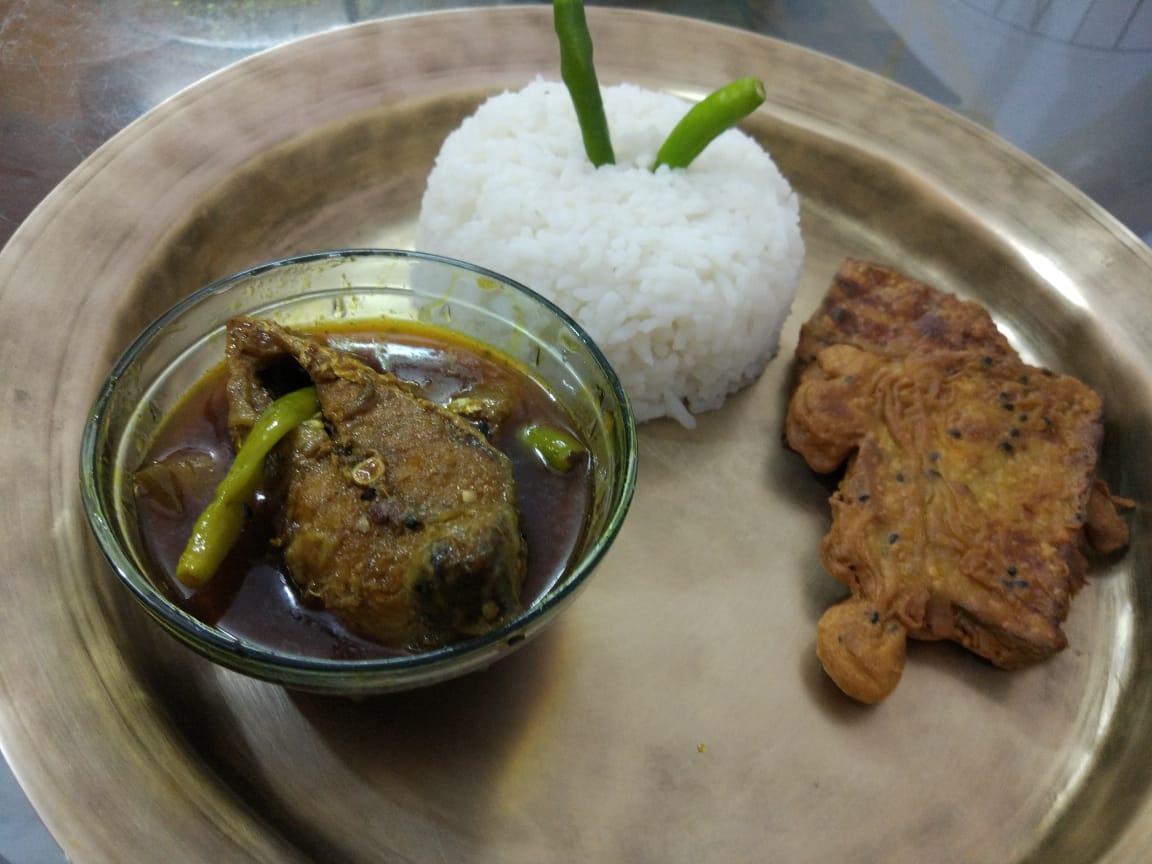 Delicious simple hilsa with brinjal
