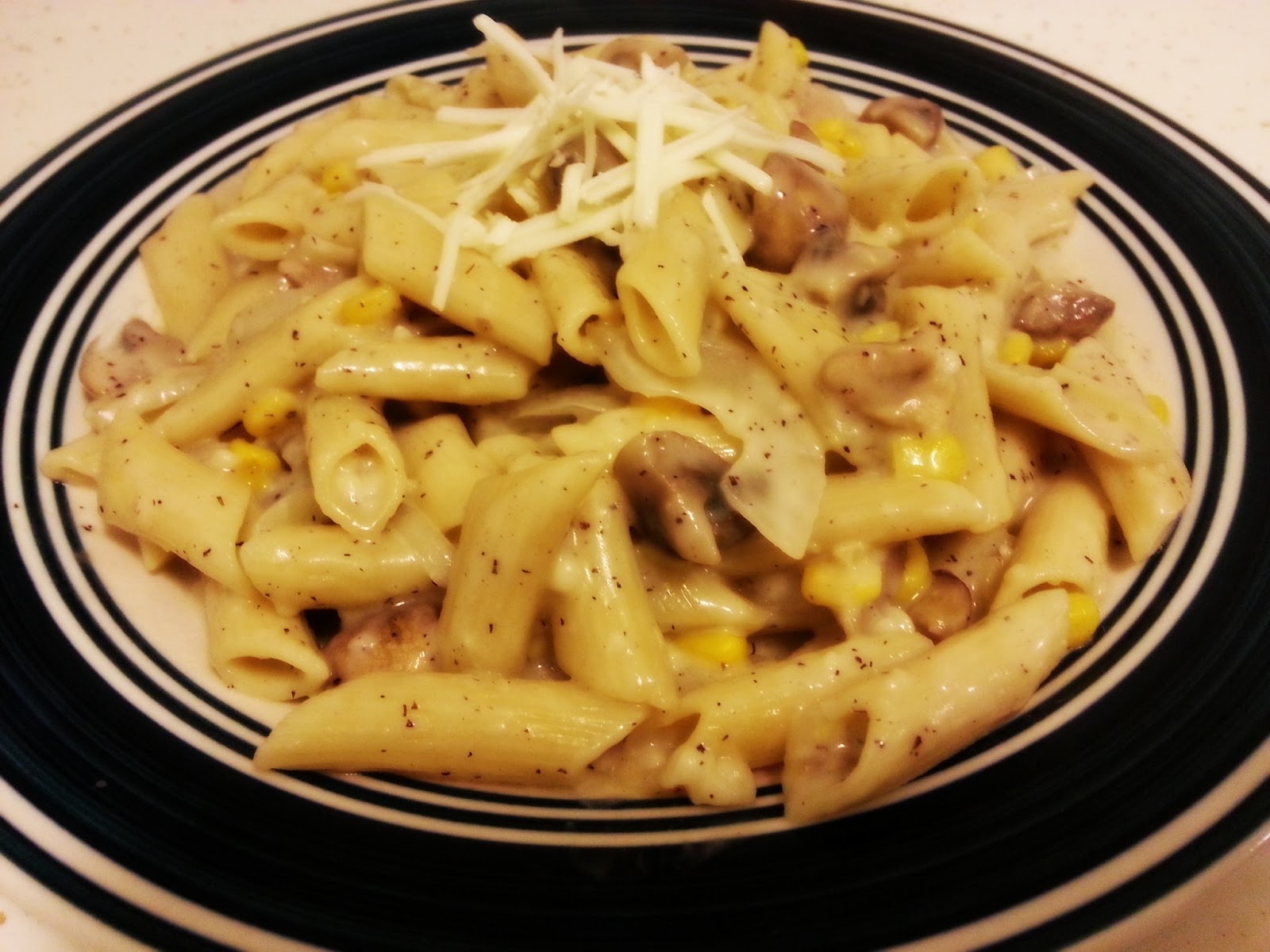 Penne with Mushroom and Chicken in White sauce